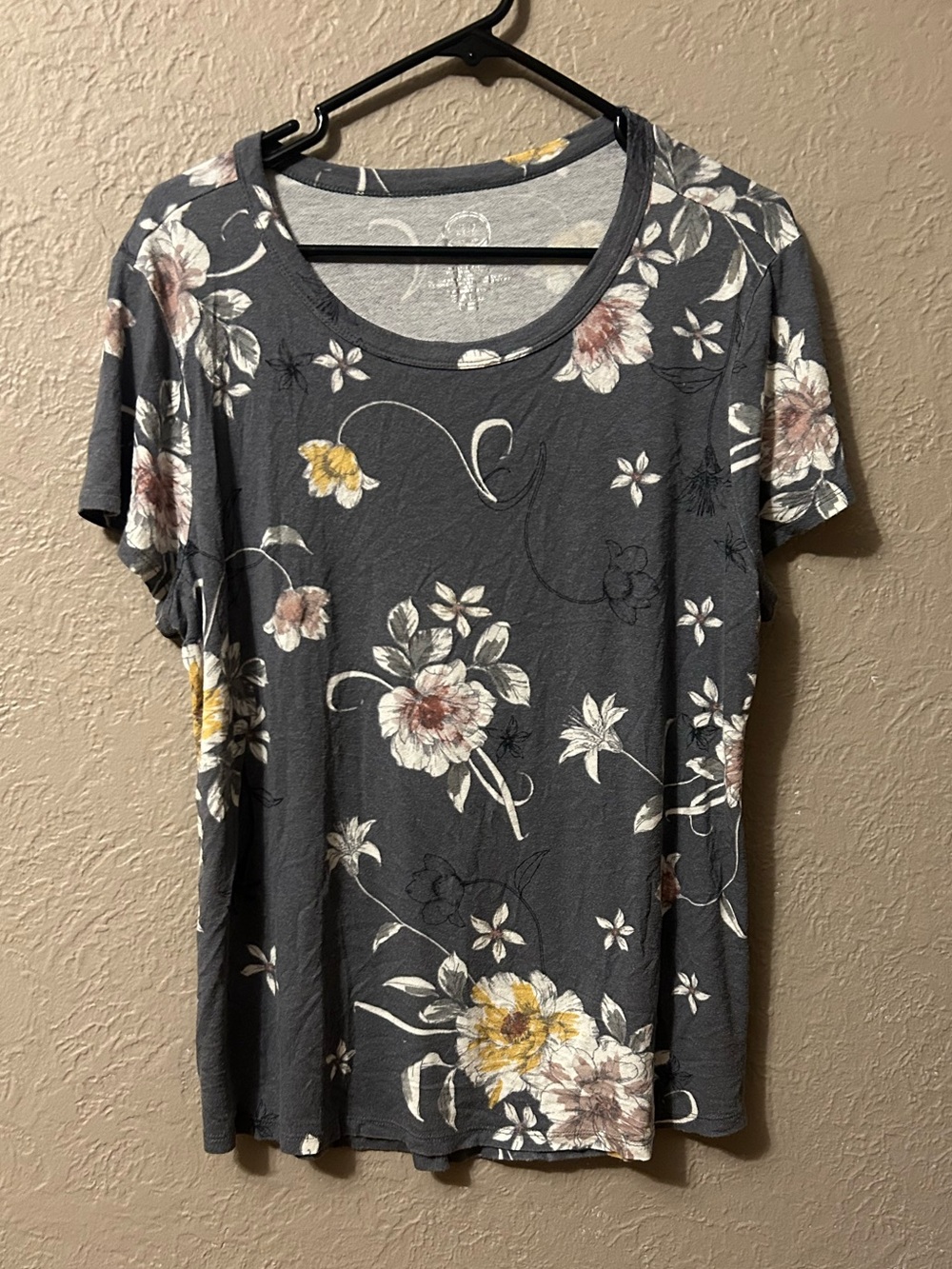 Women's Floral Scoop Neck Short Sleeve Tee - Gray